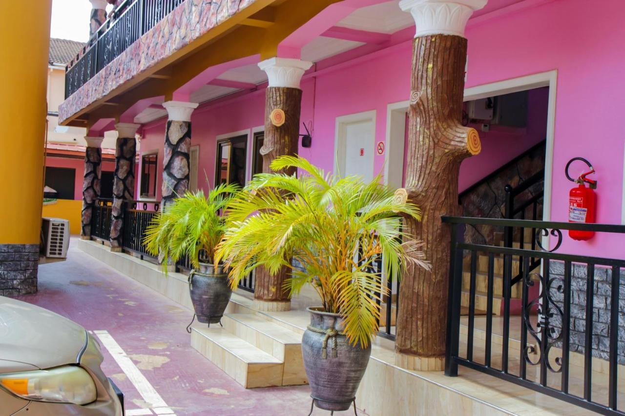 Hilton View Hotel Ogbodjo Exteriér fotografie
