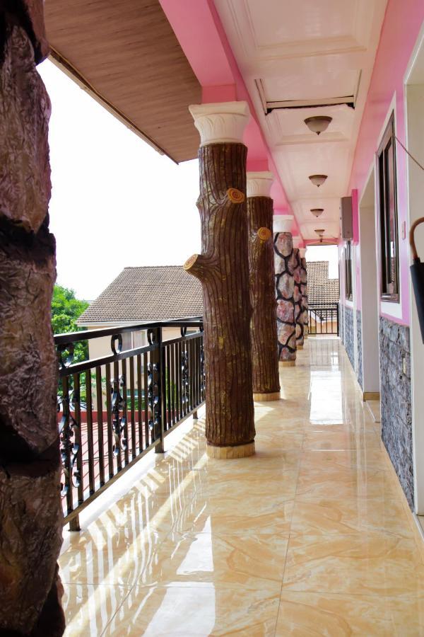 Hilton View Hotel Ogbodjo Exteriér fotografie
